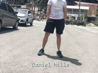 Daniel_Mills